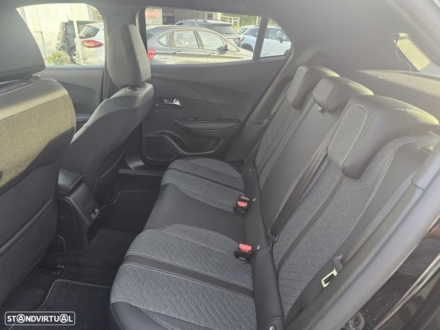 Peugeot 2008 1.2 Hybrid Allure e-DCS6 - 23