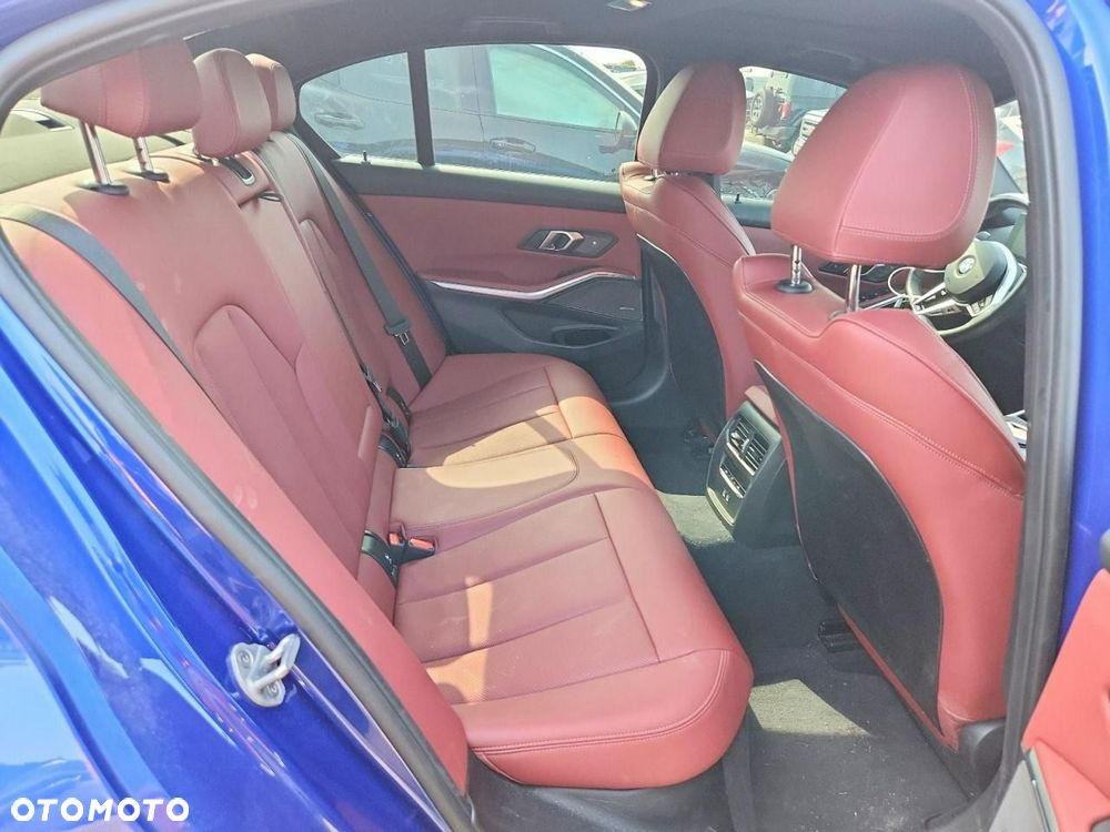 BMW Seria 3 330i xDrive M Sport - 10