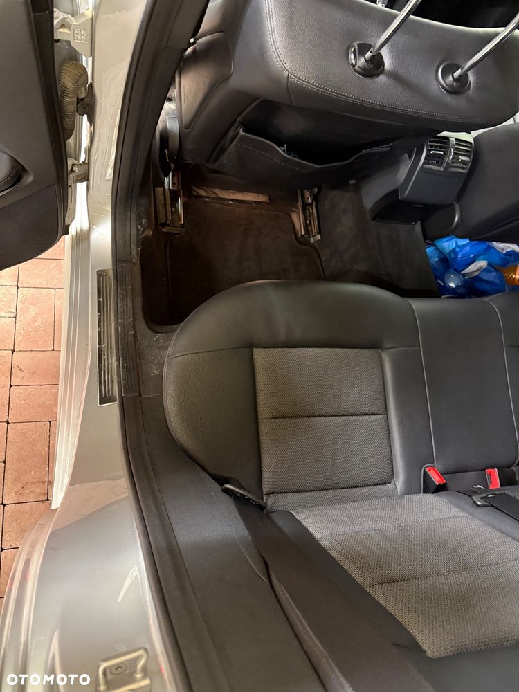 Mercedes-Benz Klasa E 200 CGI BlueEFFICIENCY Automatik Avantgarde - 9