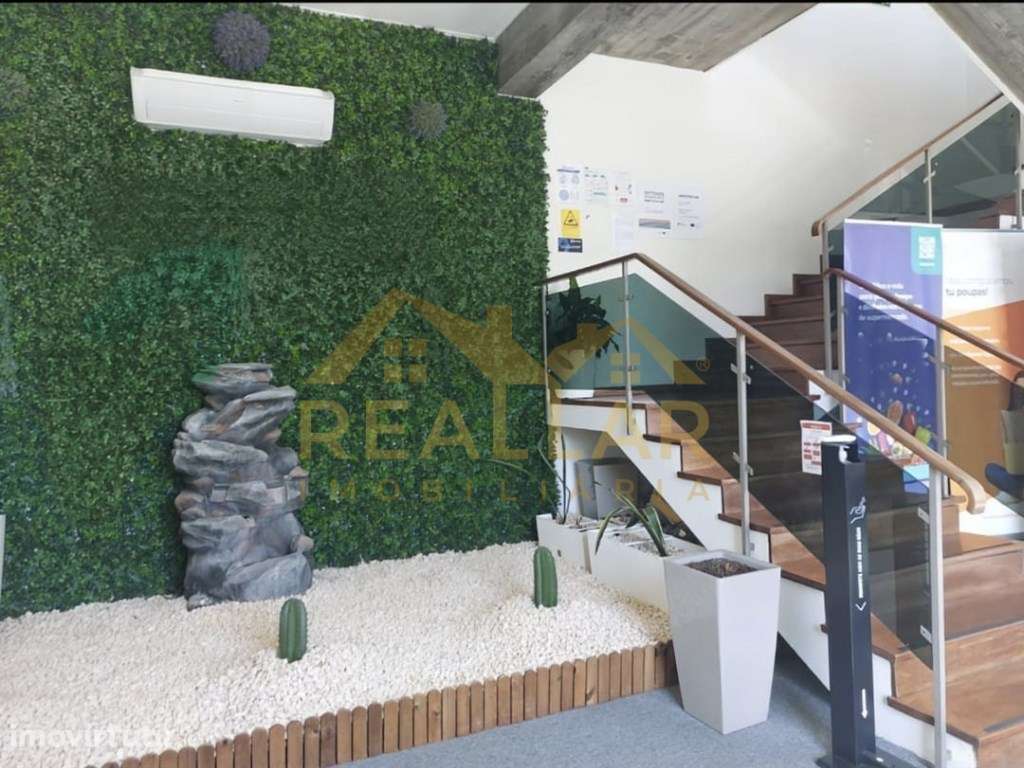Escritório com 1.050m2 junto ao metro em Vila do Conde - Grande imagem: 2/25