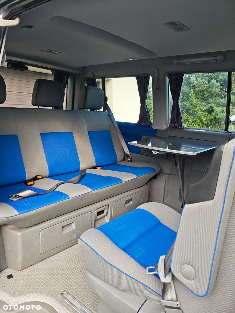 Volkswagen Multivan - 32