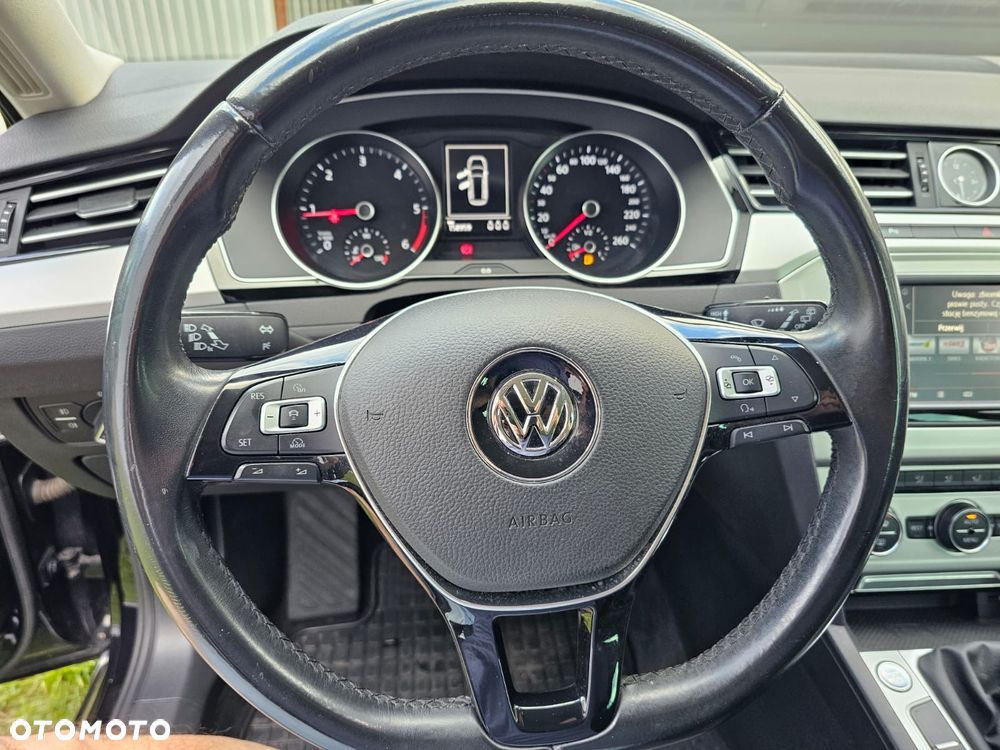 Volkswagen Passat 2.0 TDI (BlueMotion Technology) Comfortline - 15