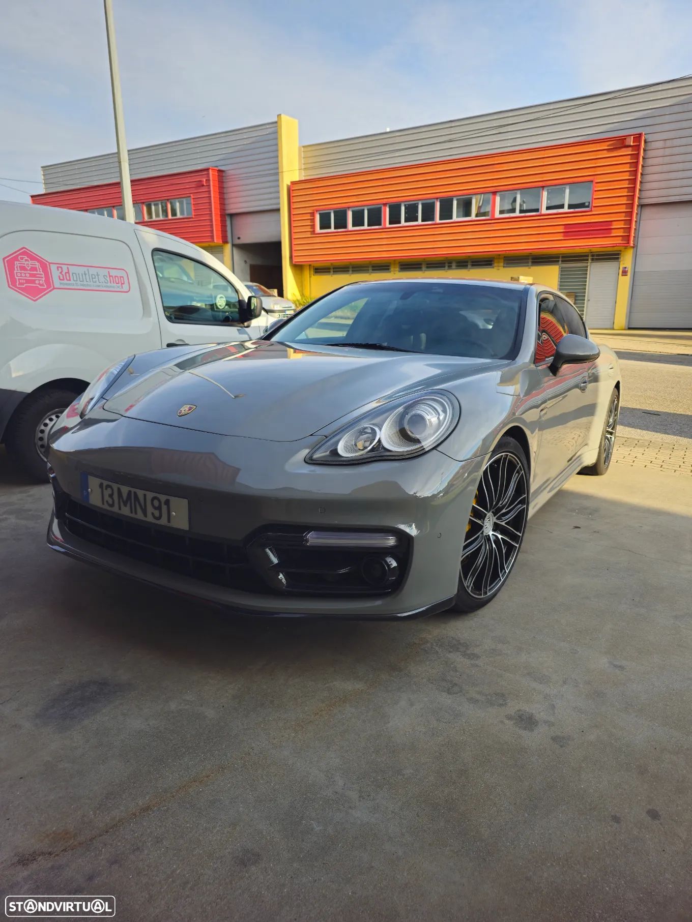 Porsche Panamera Standard - 1