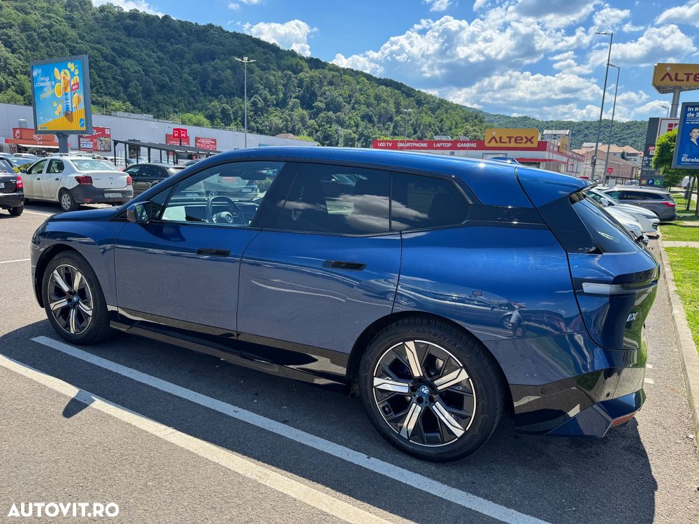 BMW iX - 4