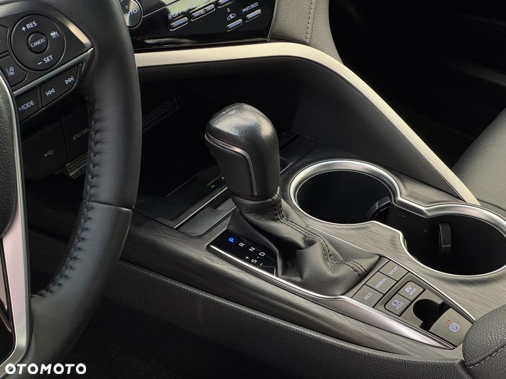 Toyota Camry 2.5 Hybrid Executive CVT - 9