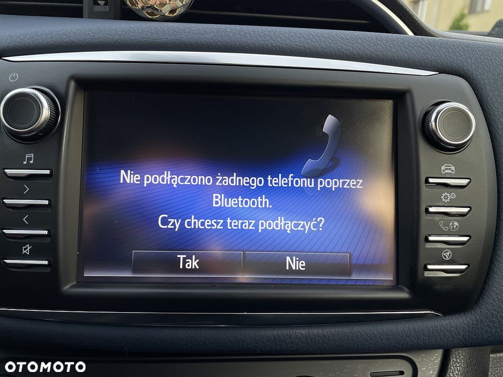 Toyota Yaris Hybrid 100 Selection Platinum - 18