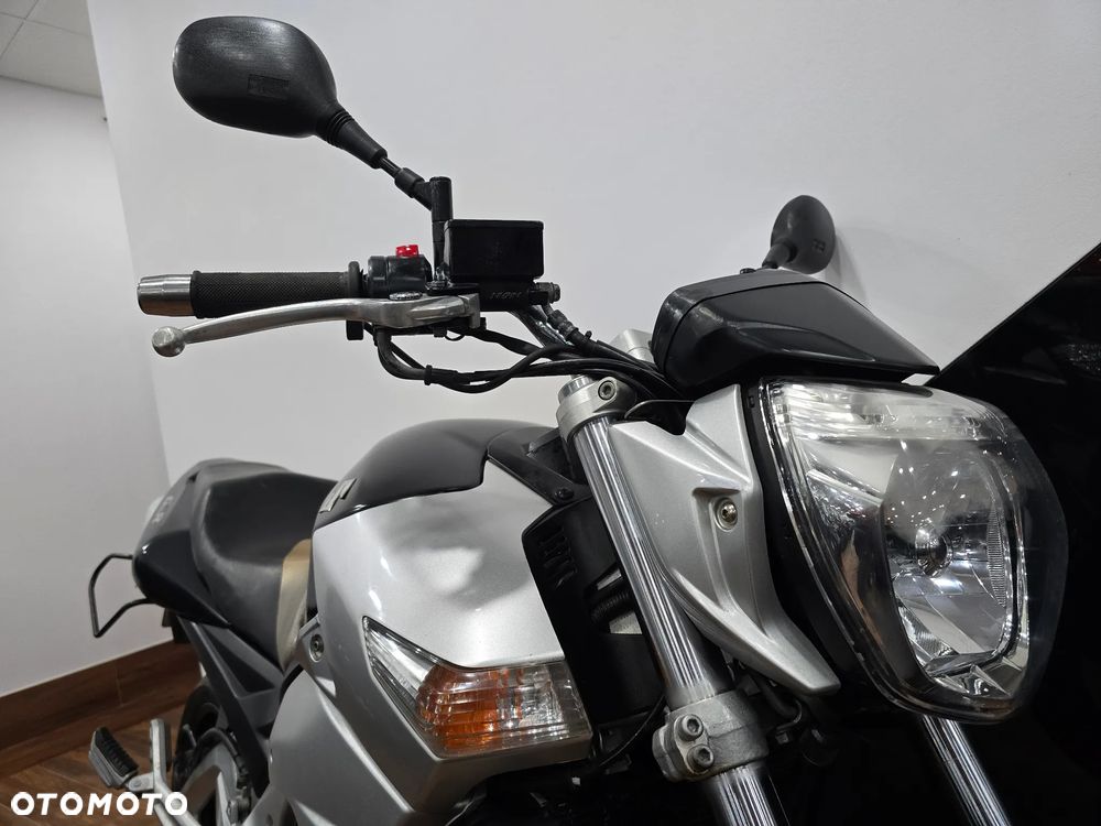Suzuki GSR - 3