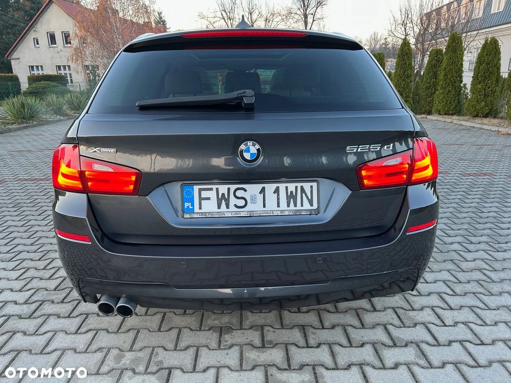 BMW Seria 5 525d xDrive - 9