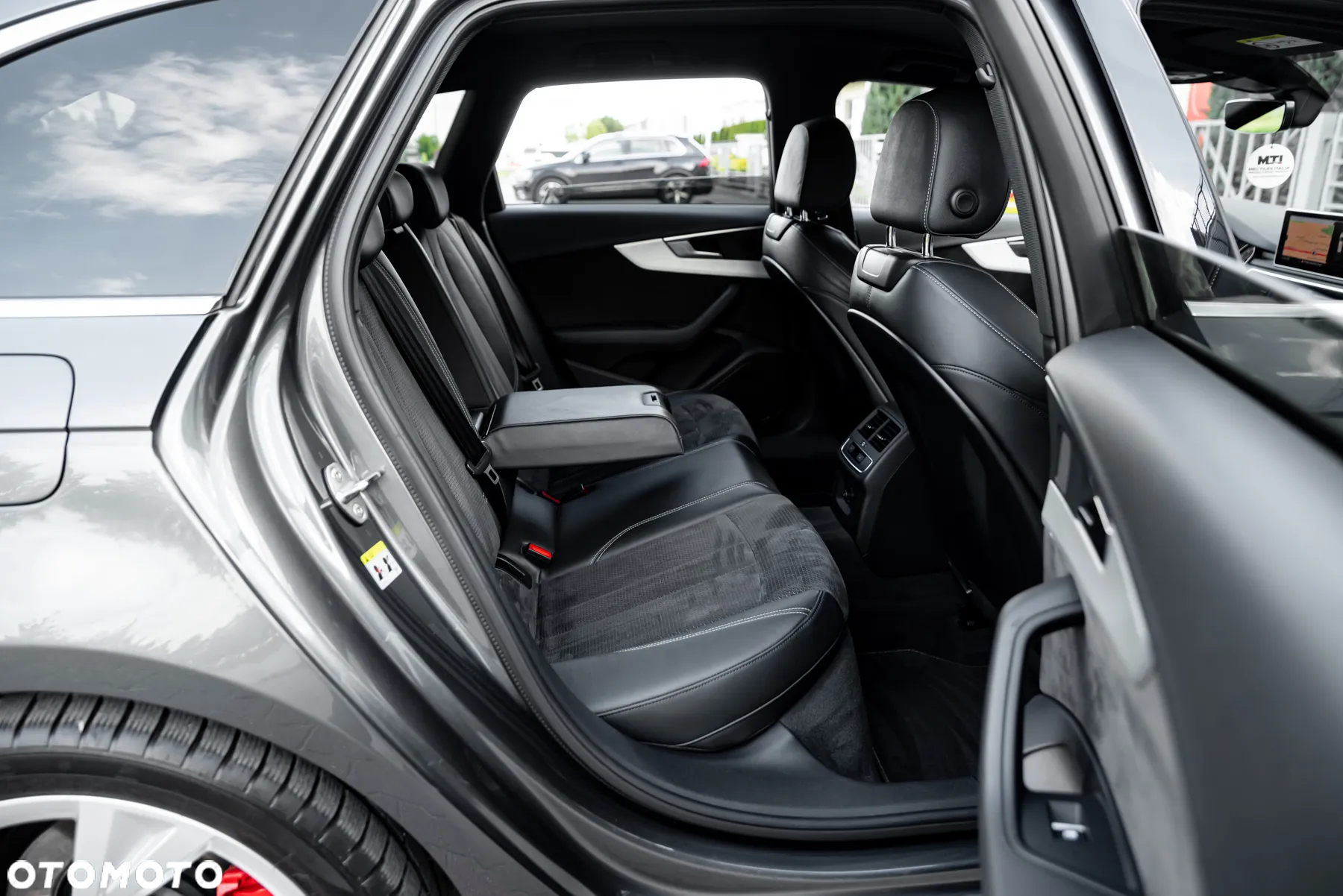 Audi A4 Avant 40 TDI quattro S tronic S line - 26
