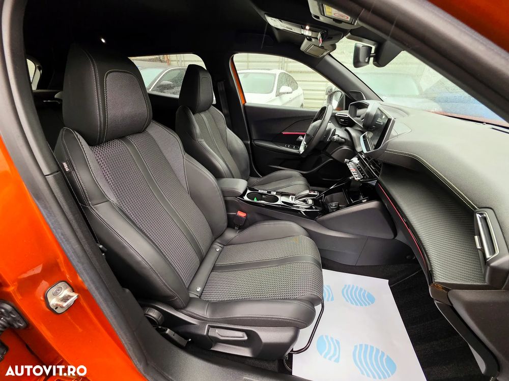 Peugeot 2008 PureTech 130 EAT8 GT - 15