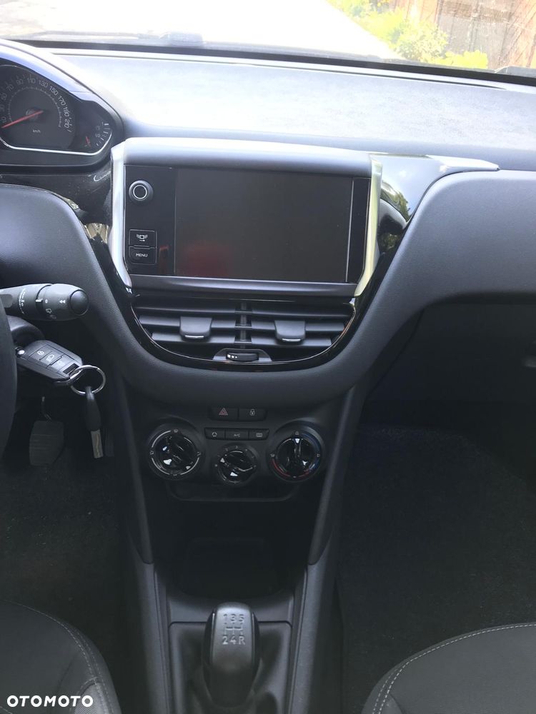 Peugeot 208 - 12