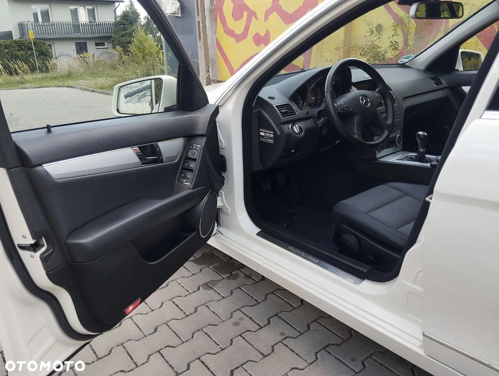 Mercedes-Benz Klasa C 180 T Kompressor BlueEFFICIENCY Avantgarde - 14