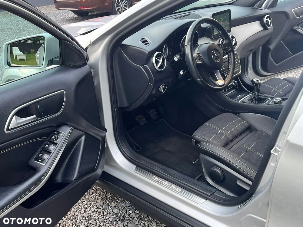 Mercedes-Benz GLA 180 - 13