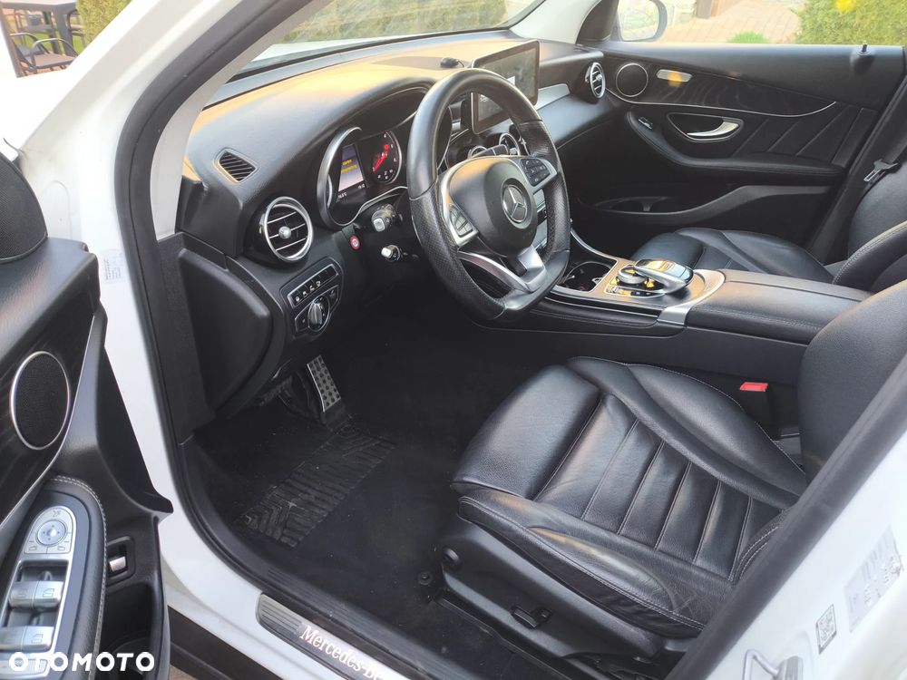 Mercedes-Benz GLC 250 d 4Matic 9G-TRONIC AMG Line - 24