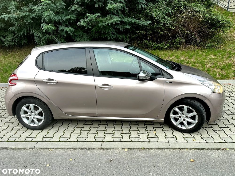 Peugeot 208 1.2 PureTech Style - 11