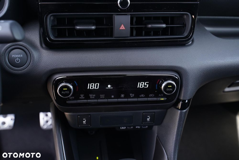 Toyota Yaris Hybrid 1.5 GR Sport - 17