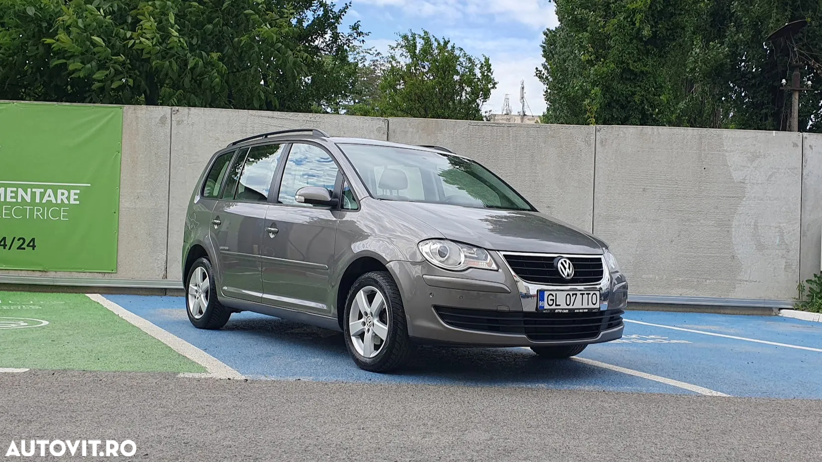 Volkswagen Touran 1.9 TDI DSG United - 18