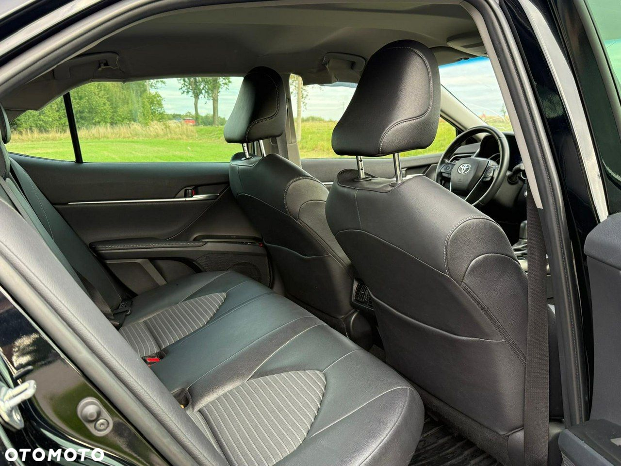 Toyota Camry - 17