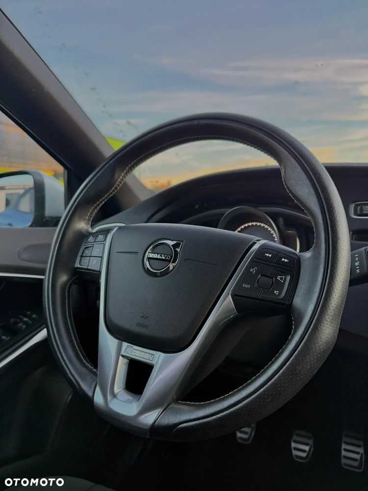 Volvo V40 D3 R-Design - 24