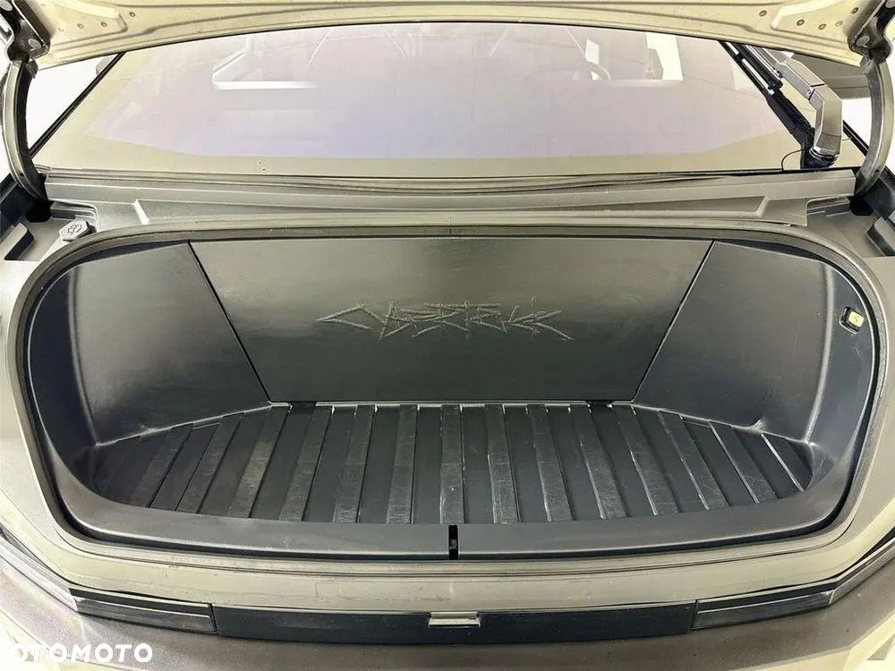 Tesla Cybertruck - 34