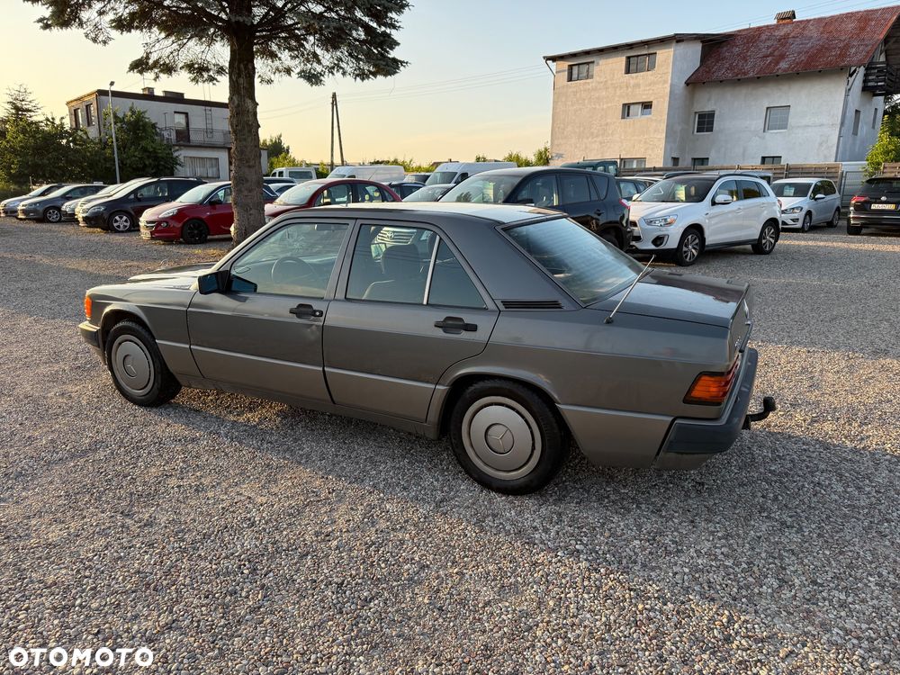 Mercedes-Benz W201 (190) - 18