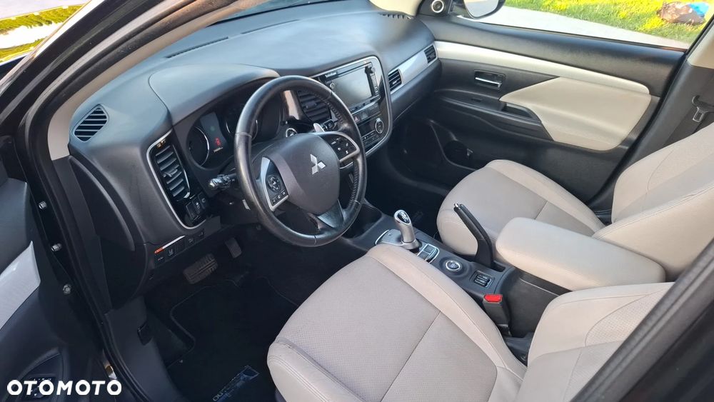 Mitsubishi Outlander - 9