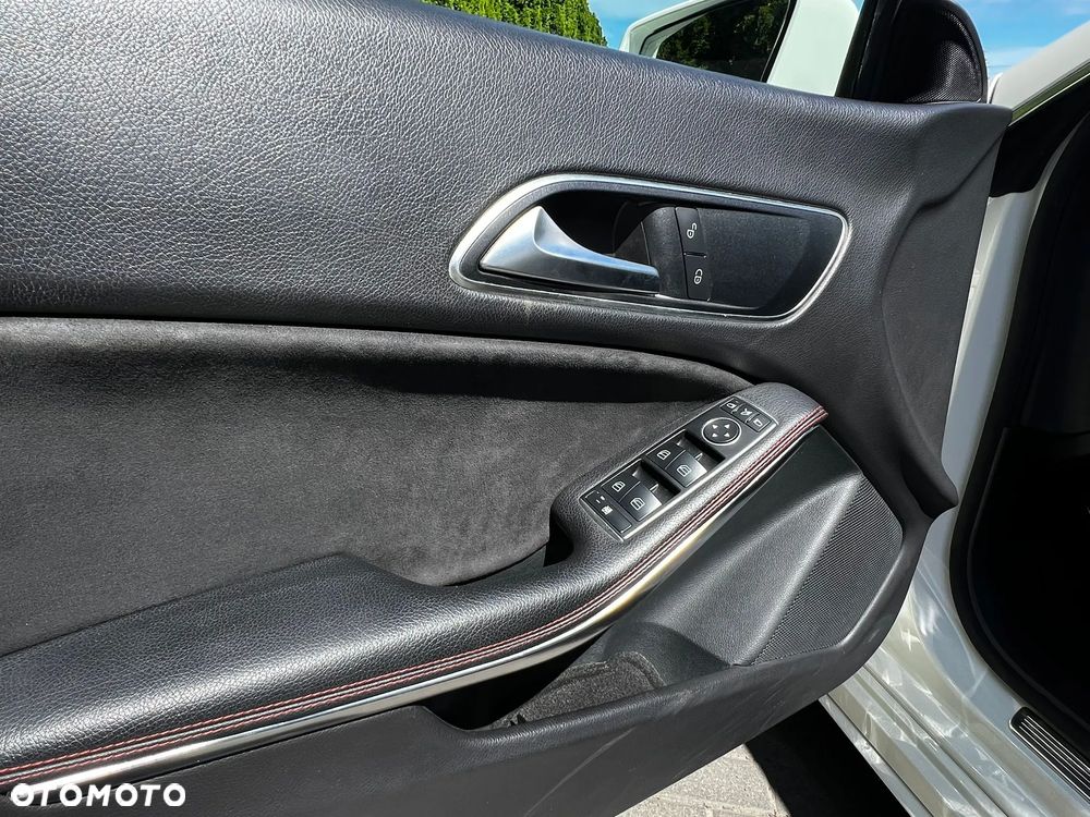 Mercedes-Benz CLA 180 7G-DCT AMG Line - 19