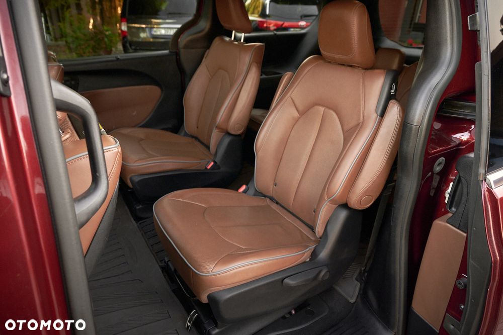 Chrysler Pacifica - 26