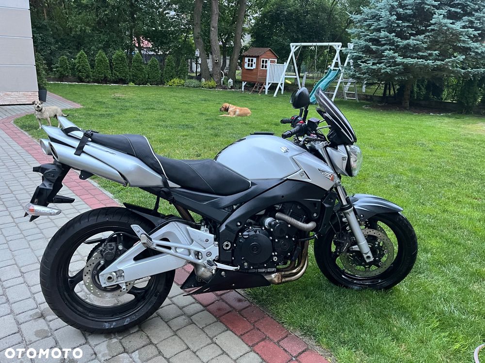 Suzuki GSR - 3