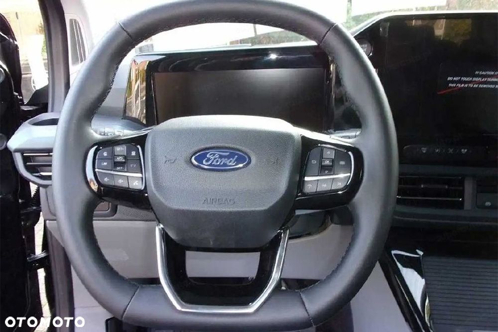 Ford Tourneo Custom - 11