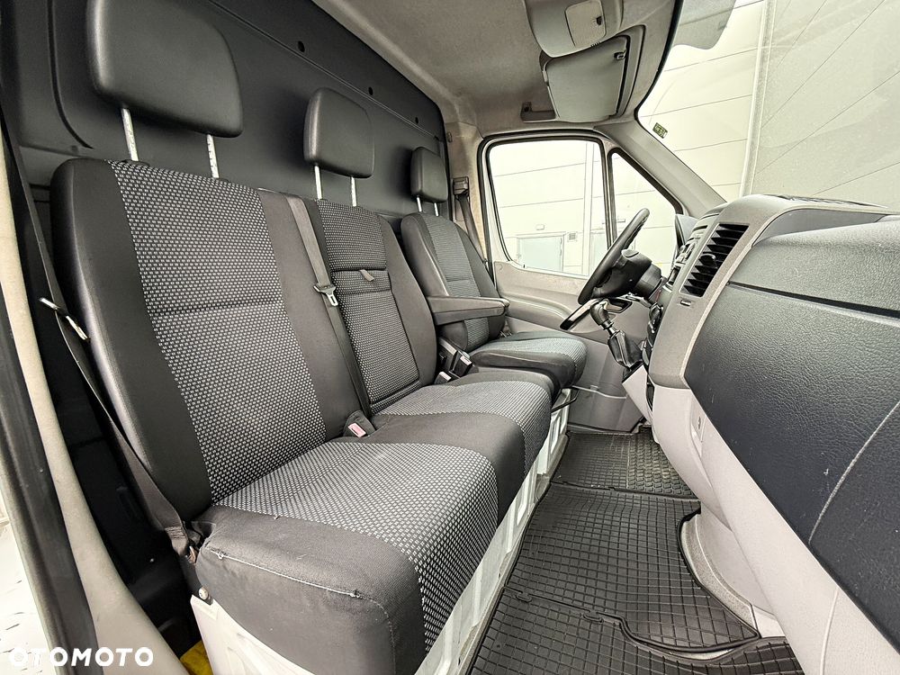 Mercedes-Benz Sprinter - 24