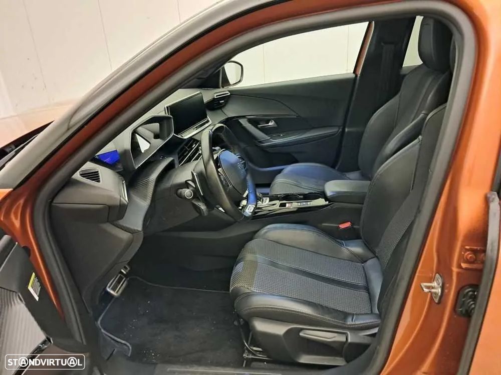 Peugeot 2008 1.2 PureTech GT EAT8 - 6