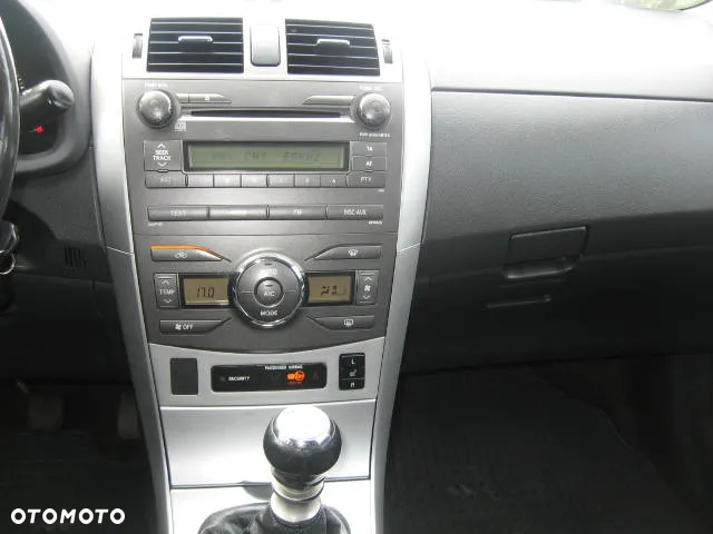 Toyota Corolla 1.6 Premium - 12