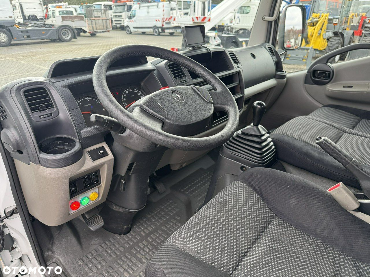 Renault Maxity - 25