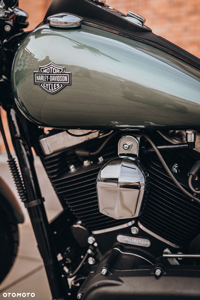 Harley-Davidson Dyna Street Bob - 11