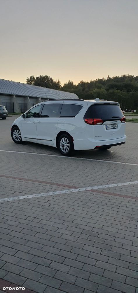 Chrysler Pacifica - 19