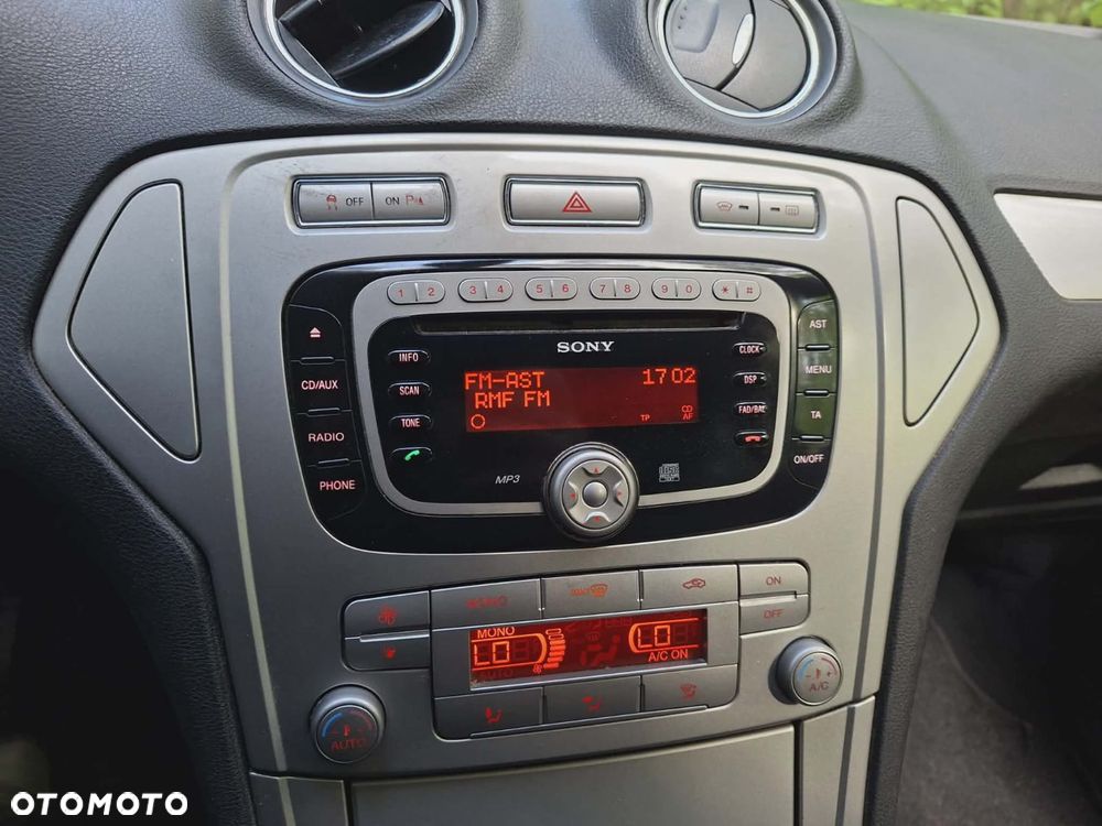 Ford Mondeo 2.0 Trend - 12