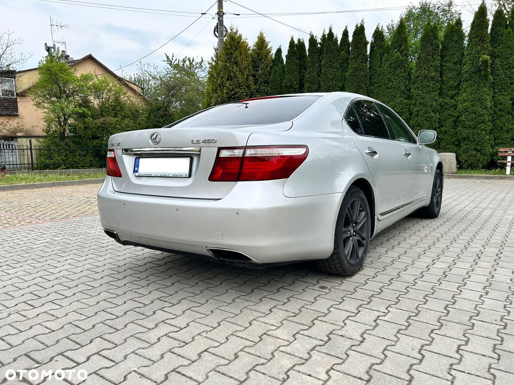 Lexus LS - 3