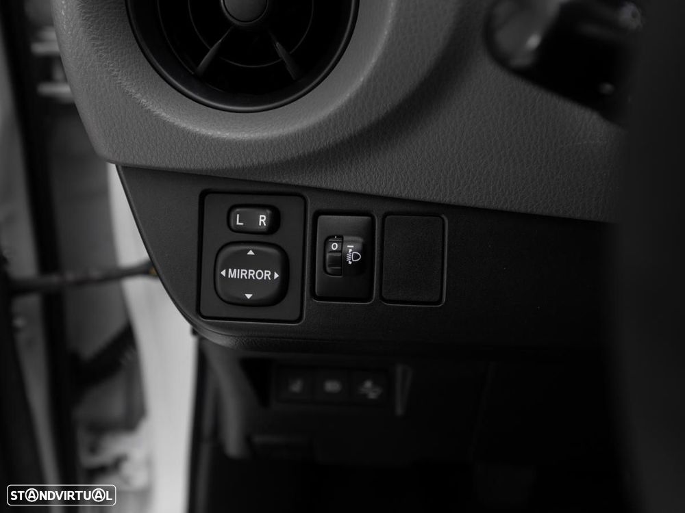 Toyota Yaris bizz 1.0 VVT-i C/IVA - 11