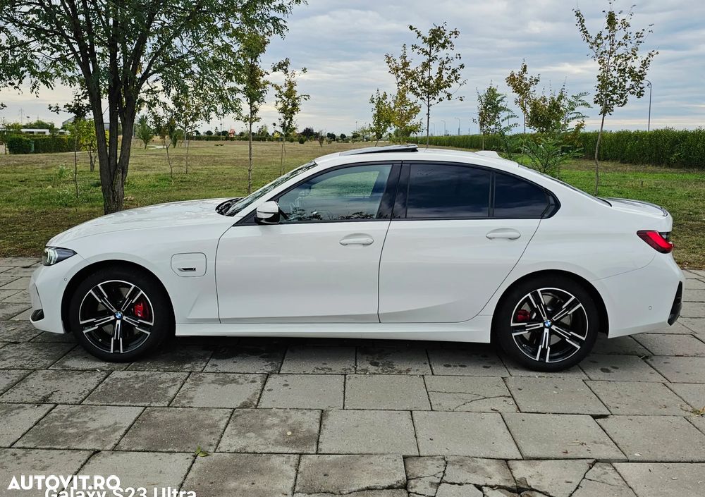 BMW Seria 3 330e xDrive AT PHEV - 33