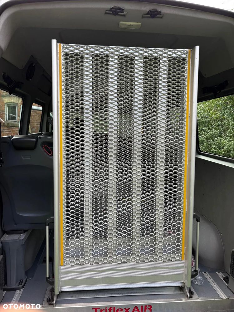 renault master movano zabudowa specjalistyczna do przewozu niepełnosprawnych - 12