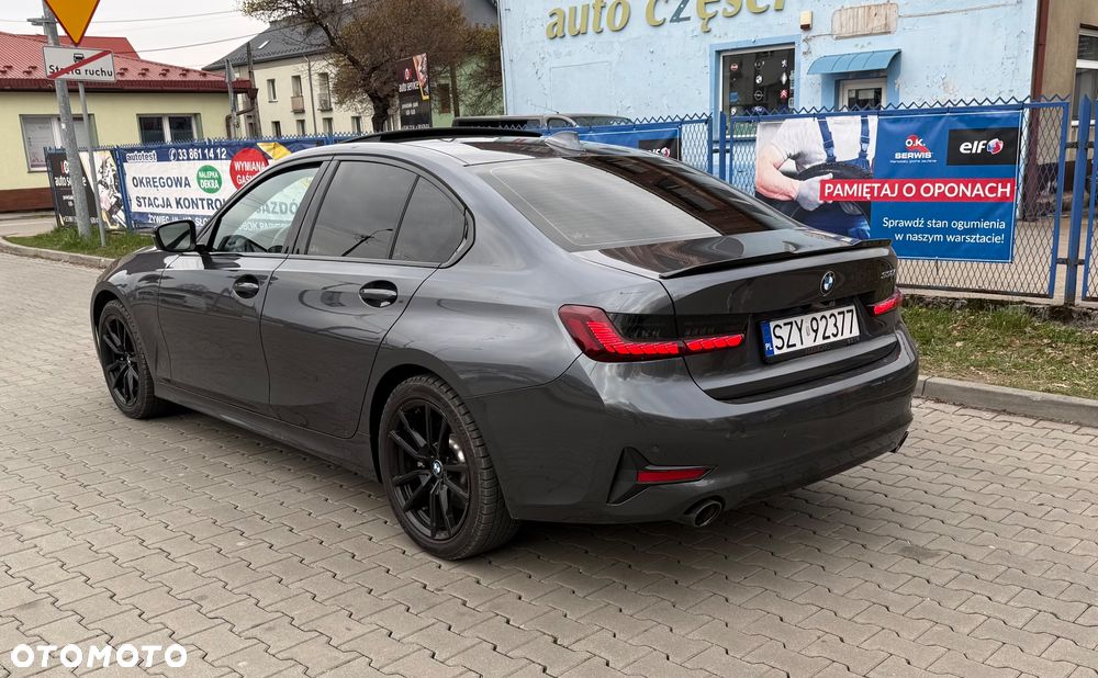 BMW Seria 3 330i - 3
