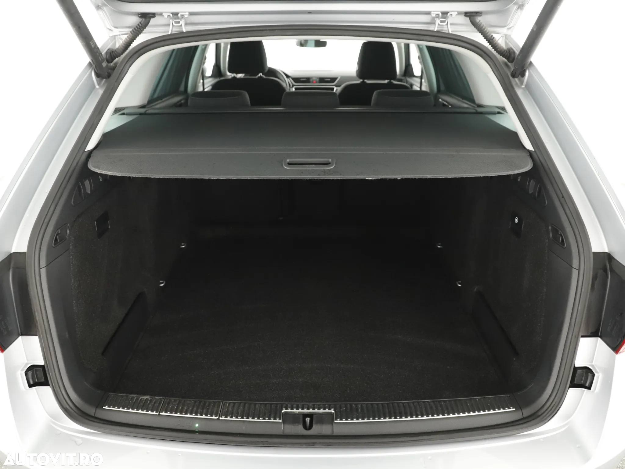 Skoda Superb Combi 2.0 TDI DSG Ambition - 25