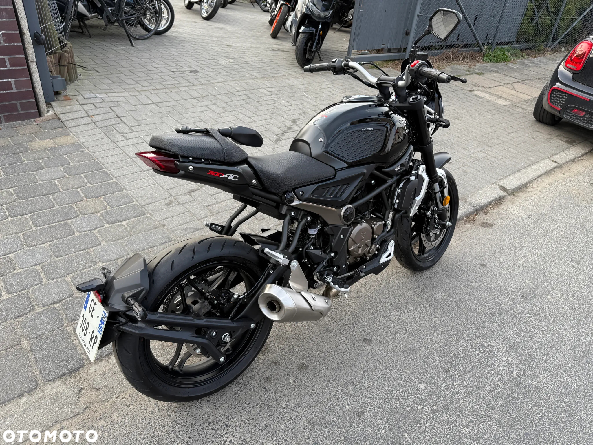 VOGE 300AC - 7