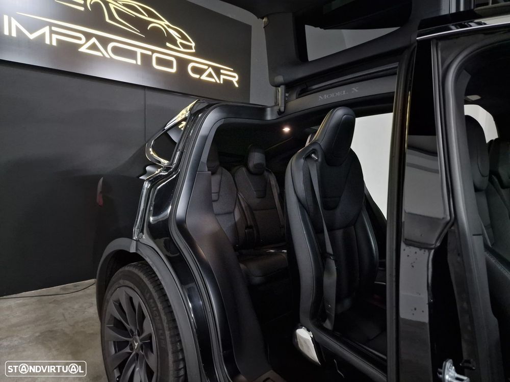Tesla Model X 90D - 39