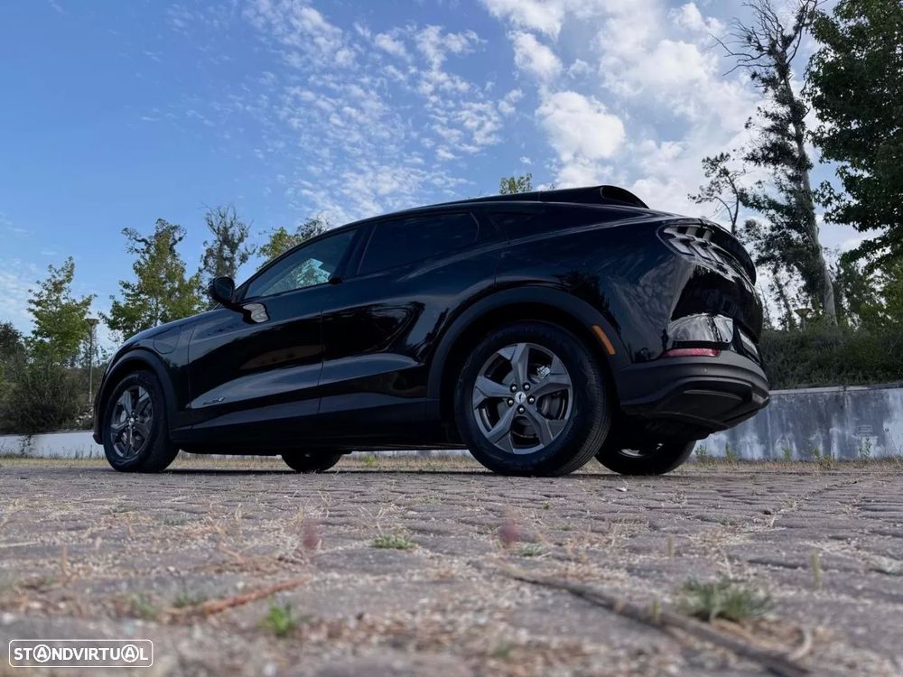 Ford Mustang Mach-E 75.7 kWh Premium AWD — fotografia 17