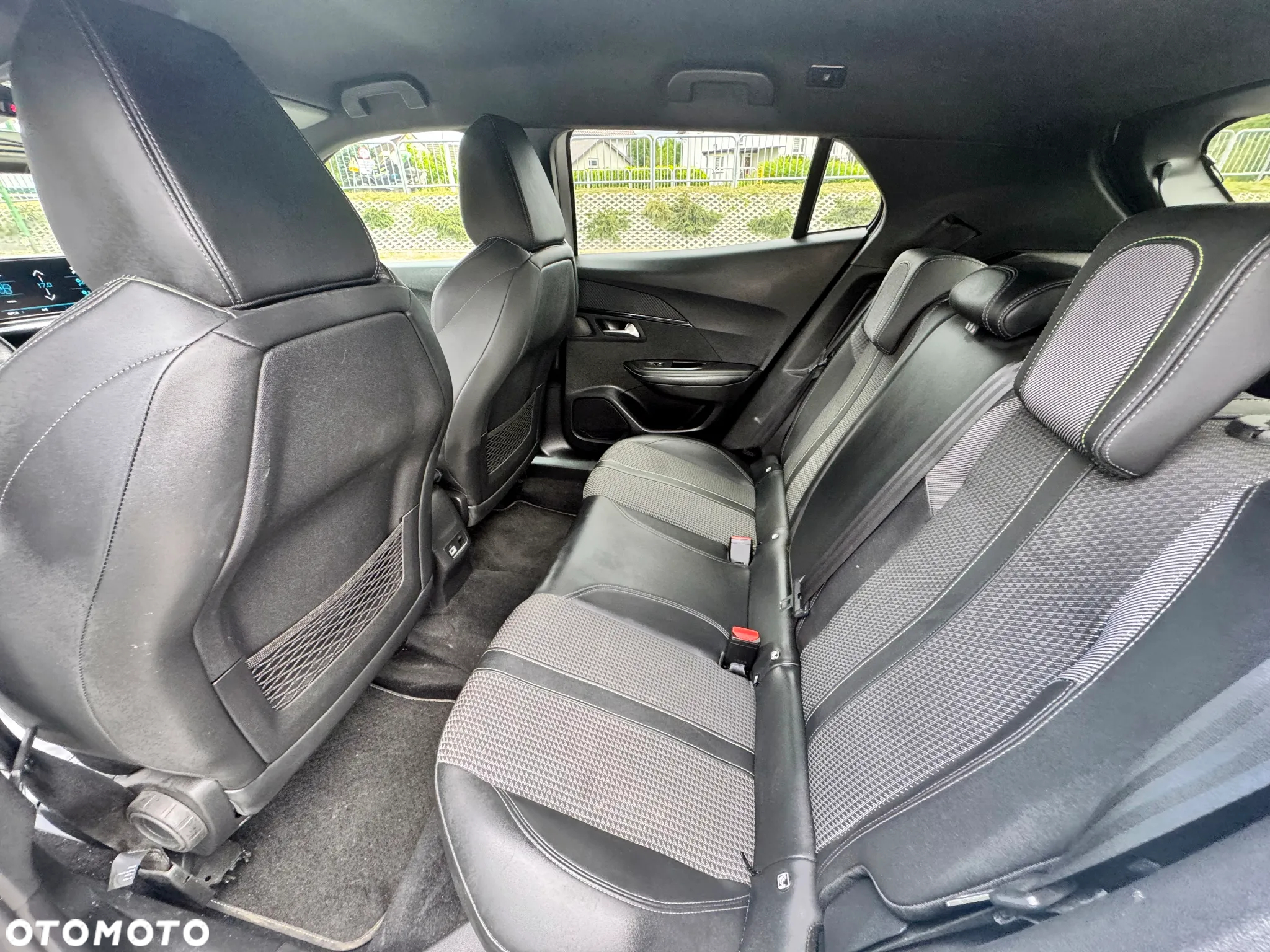 Peugeot 2008 e-2008 GT Line - 13