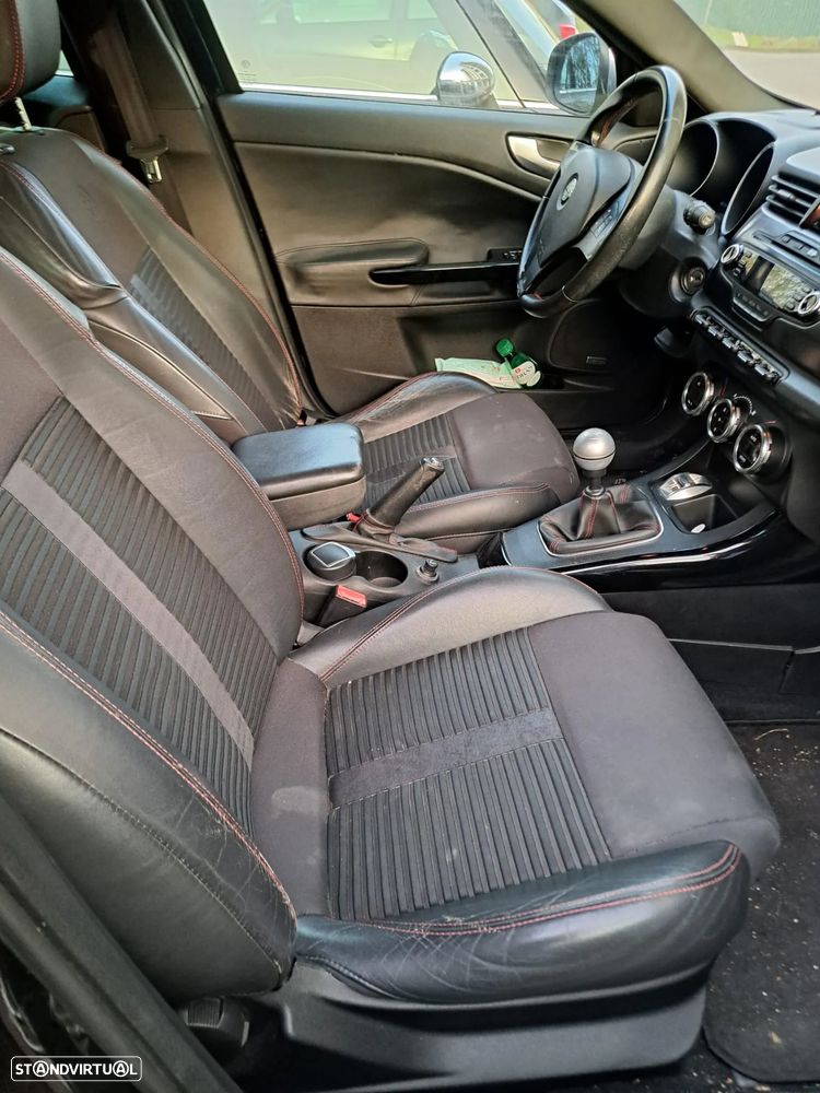 Alfa Romeo Giulietta 2.0 JTDM Distinctive - 5