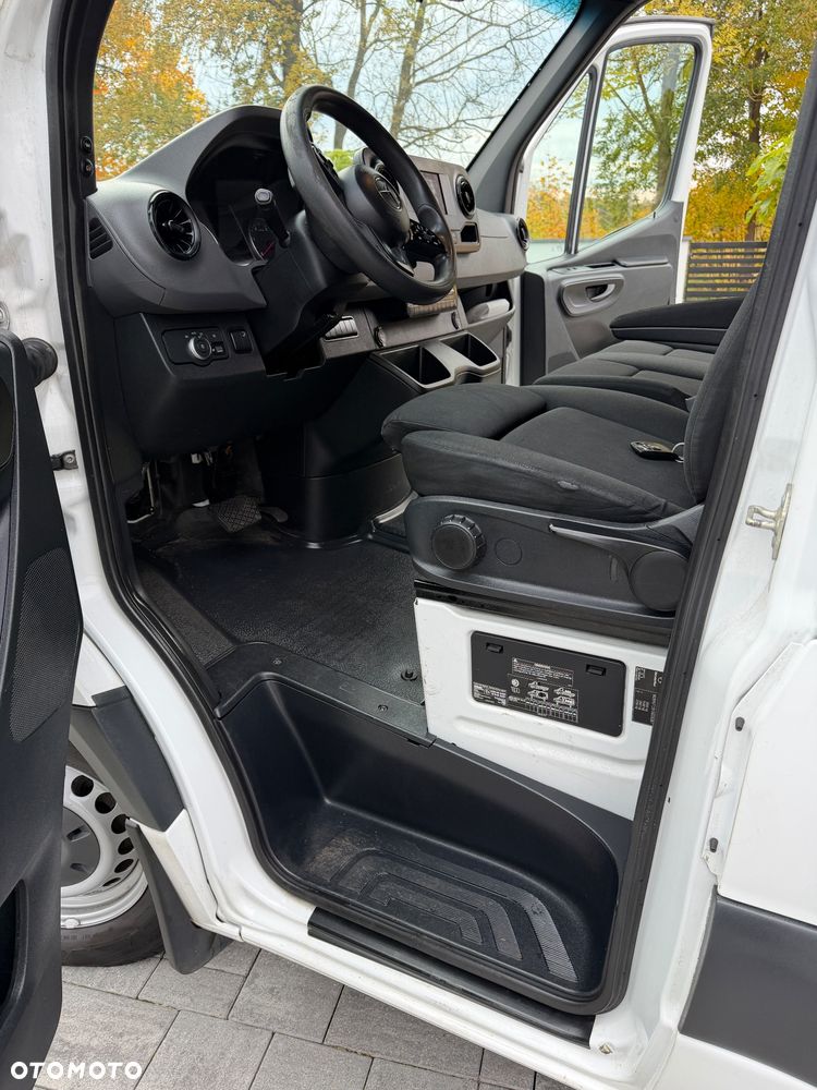 Mercedes-Benz Sprinter - 29