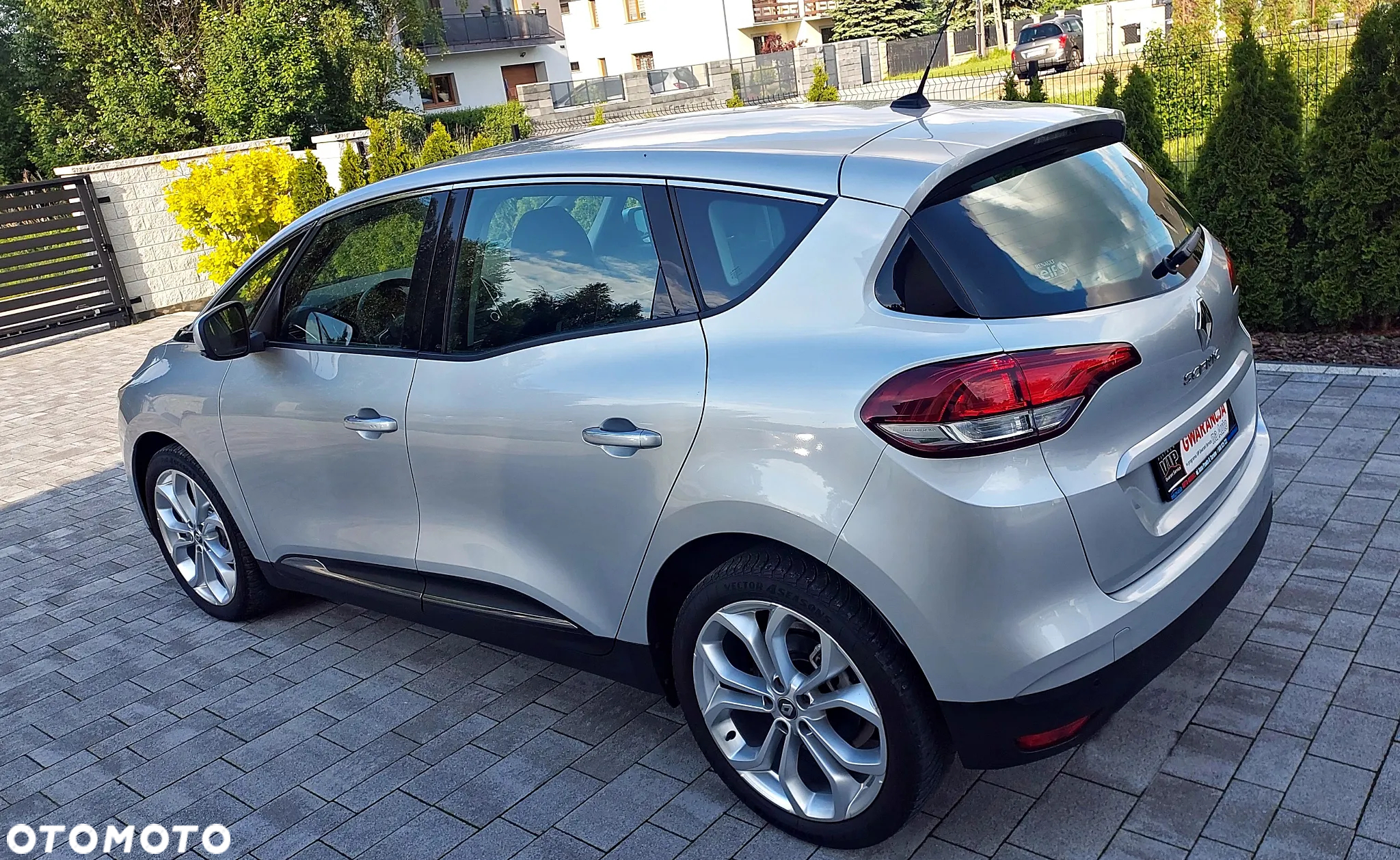 Renault Scenic 1.2 TCe Energy Life EU6 - 12